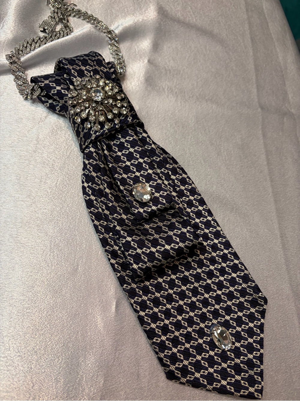 Bugatchi Black and White Geometric Pattern Tie Necklace